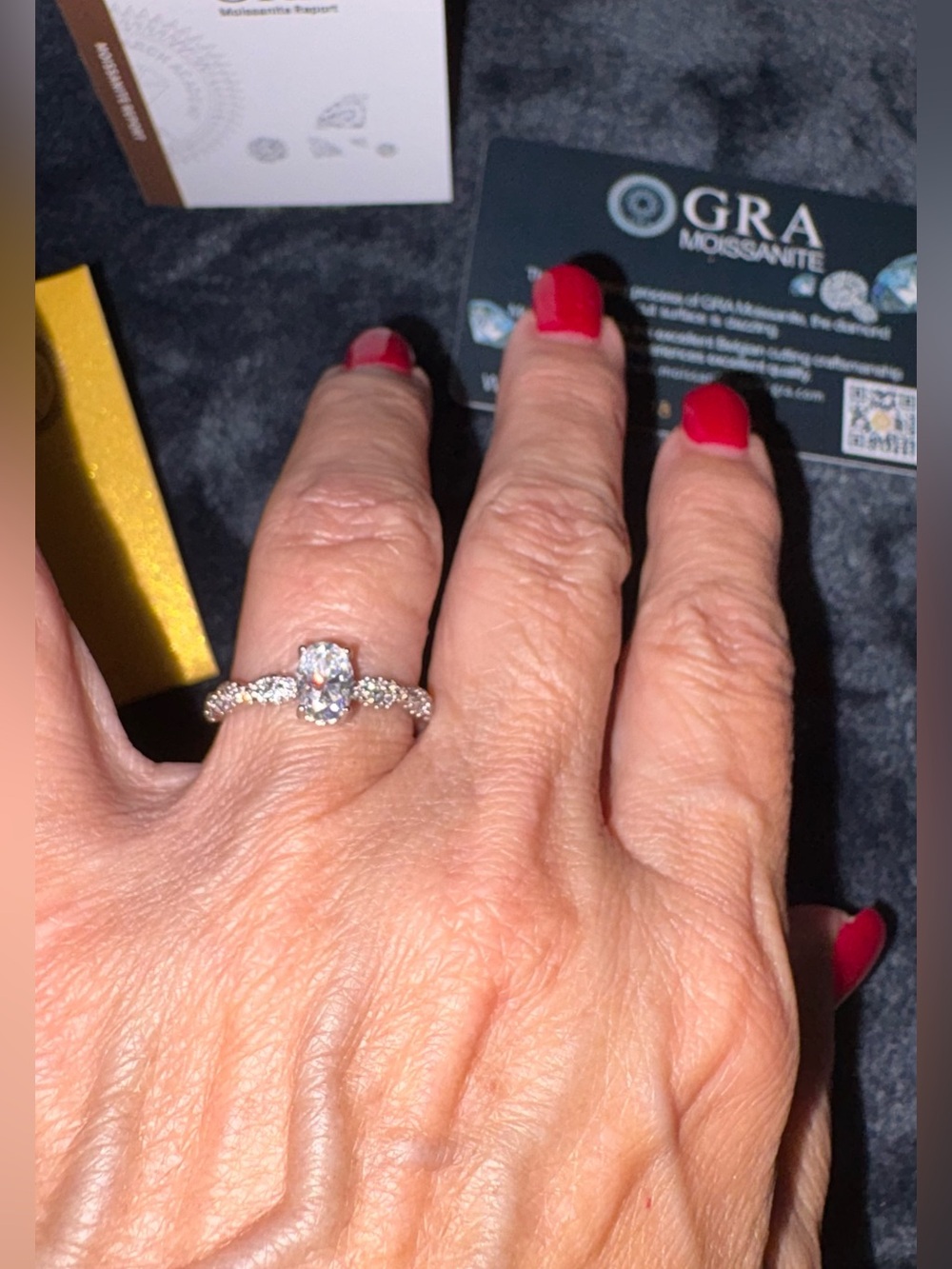 1.2 CT MOISSANITE DIAMOND OVAL RING WITH TWISTED BAND SIZE 7 WITH GRA MSRP $699